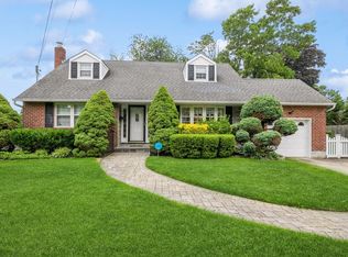 76 Roebling Pl, East Northport, NY 11731