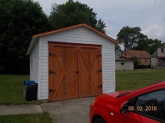 2nd image of 880 Detroit Ave