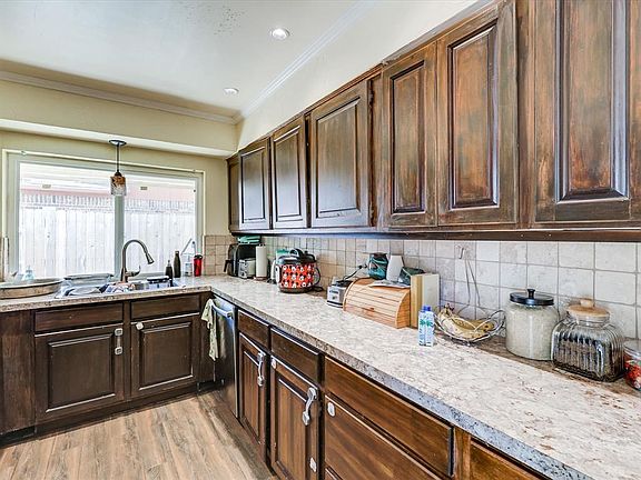 3rd image of 661 Red River Dr