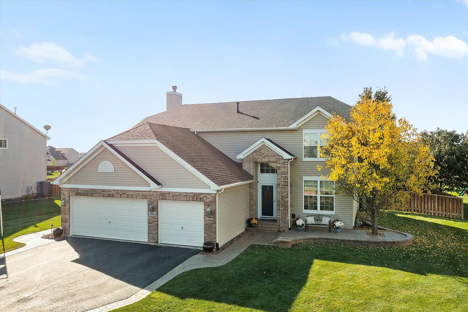 2061 Country Hills Dr photo 1