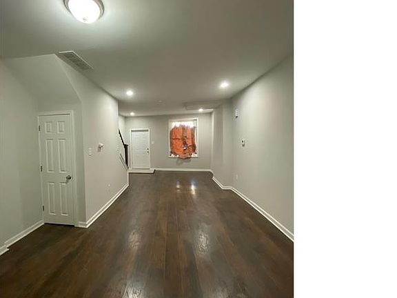 2nd image of 1363 Narragansett St
