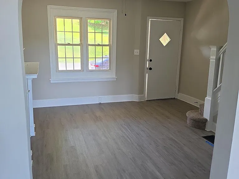 749 Oak St — Photo 2