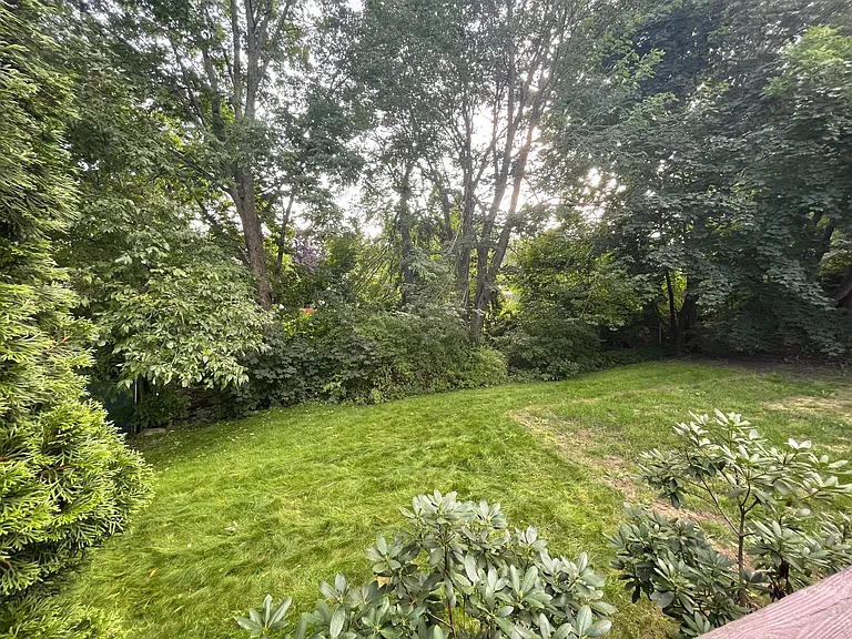 Flat and private backyard
