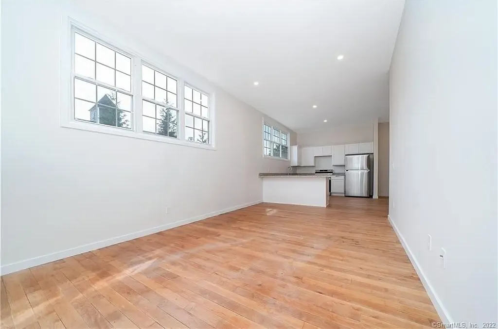 1 bed, 962 sqft, $2,560 — Photo 4