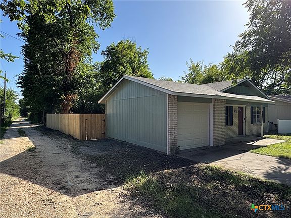 2nd image of 909 W Munroe Ave