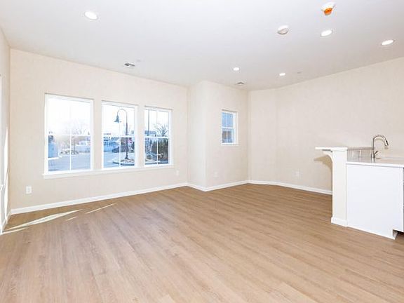 2nd image of 843 Lake Blvd #101