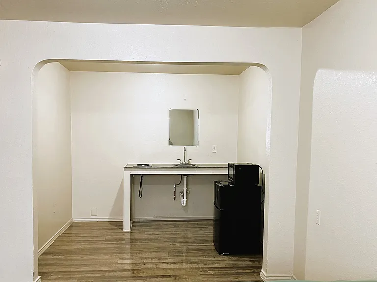 The Flamingo Community: All Bills Paid - Move In Today! — Photo 8
