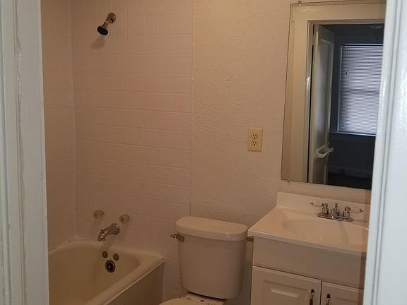 5th image of 905 W 40th Ter APT 1