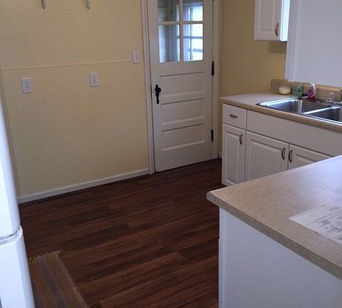 5th image of 619 N 11th St