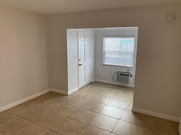 2nd image of 912 1/2 E California Ave