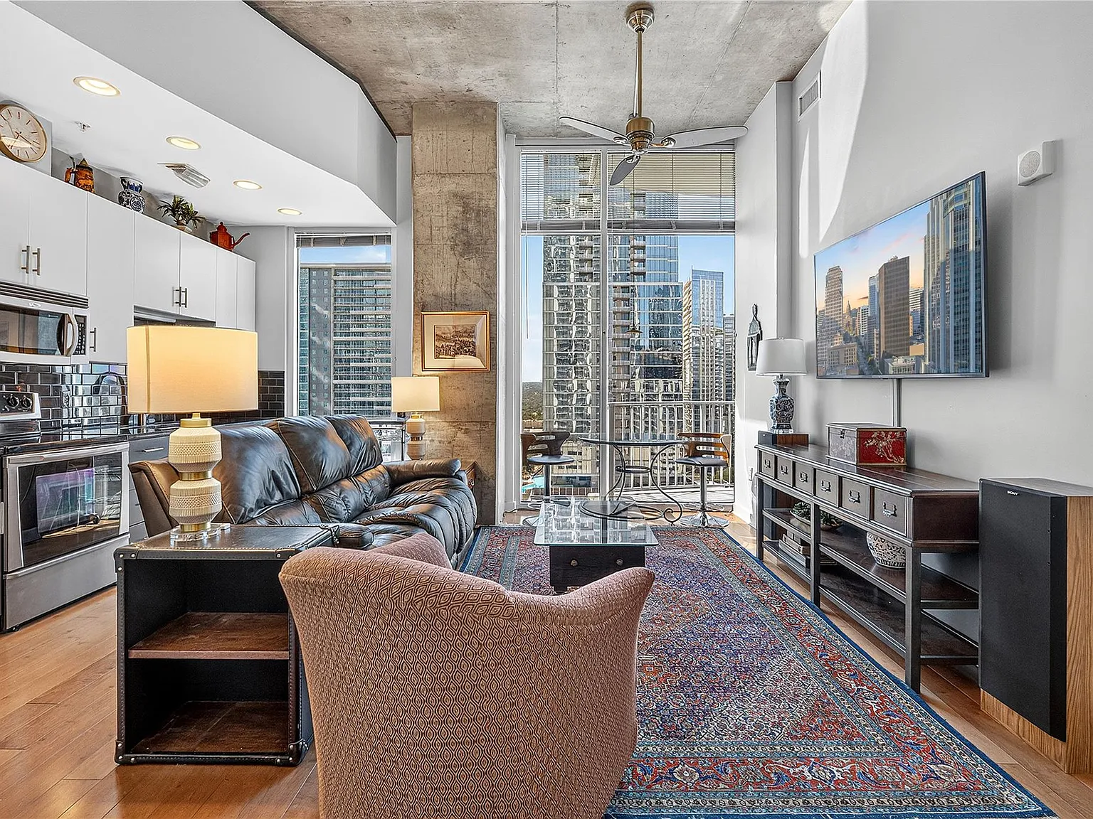 2 bed, 2.0 bath, 998 sqft, $3,495 — Photo 4