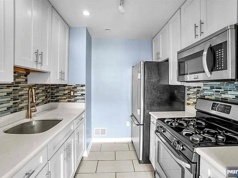 100 Callahan Ct — Photo 16