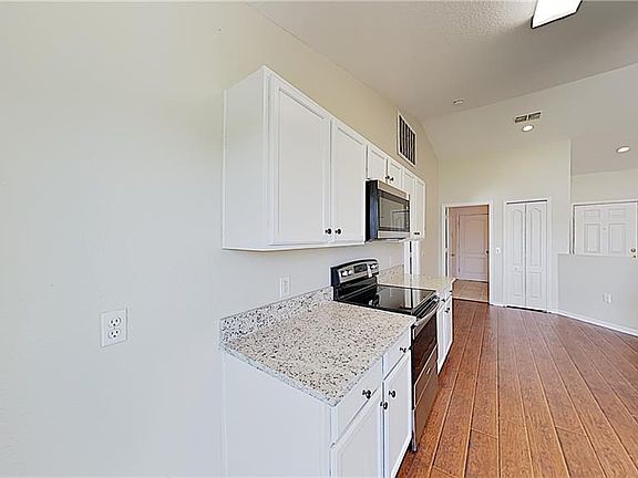 5th image of 6884 Heatherbrook Dr