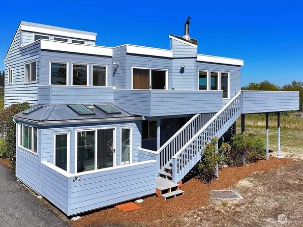 2013 Shore Avenue, Freeland, WA 98249