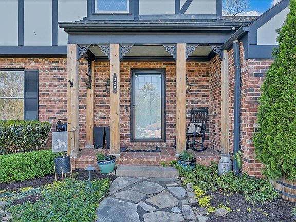 3rd image of 229 Queen Regent Ct