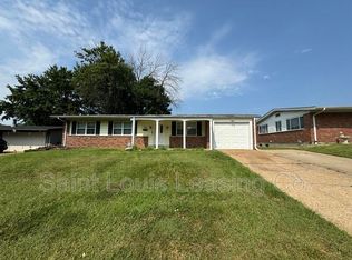 1545 Fairmount Dr, Florissant, MO 63033