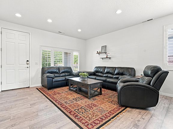 5th image of 2255 N Prospector Ln