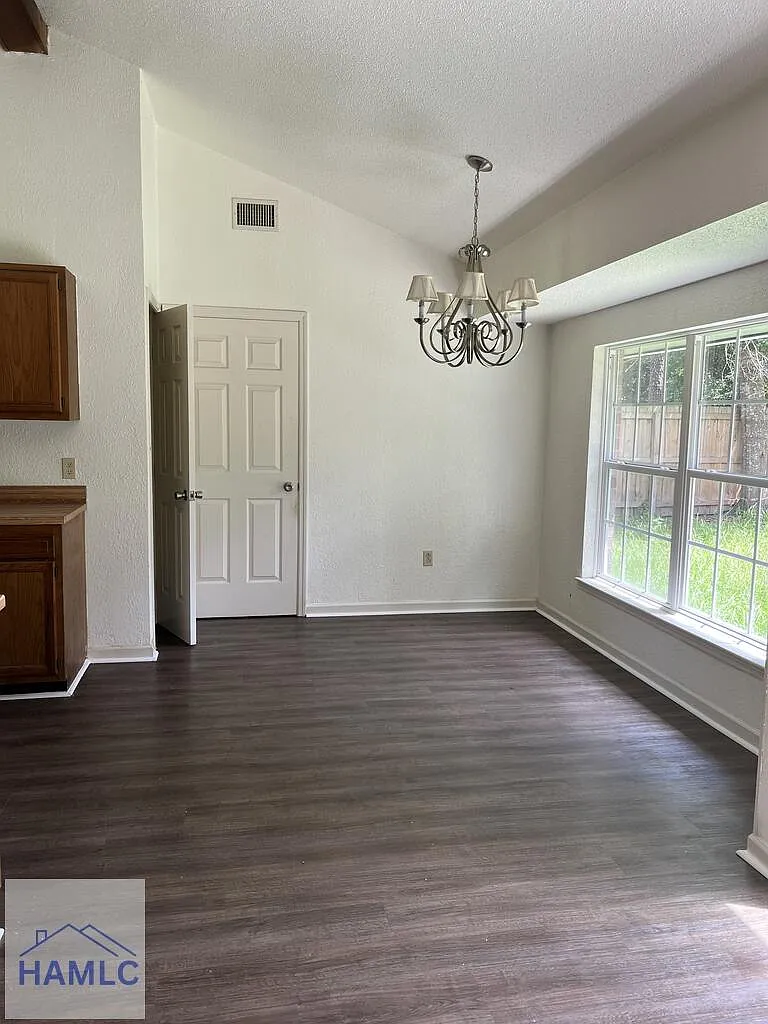 3 bed, 2.0 bath, 1458 sqft, $1,450 — Photo 4