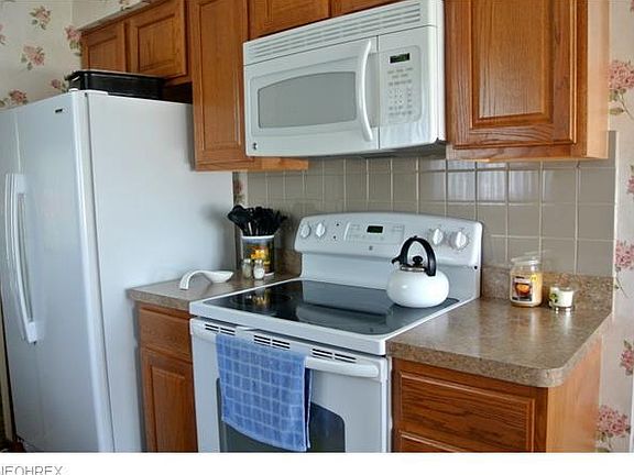 3rd image of 350 Saint Lawrence Blvd