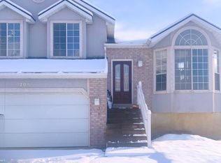 705 W Kit Carson Cir, Centerville, UT 84014
