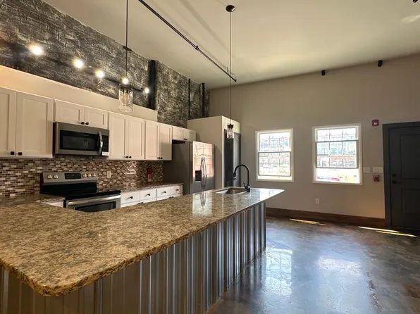 252 N Franklin St #101, Red Lion, PA 17356