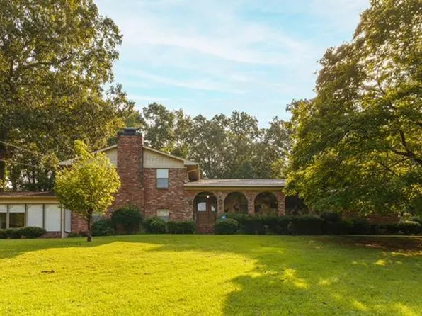 303 Cherokee Dr, Jasper, AL 35501