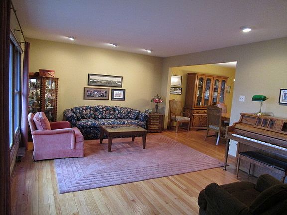 2nd image of 17248 University Ave
