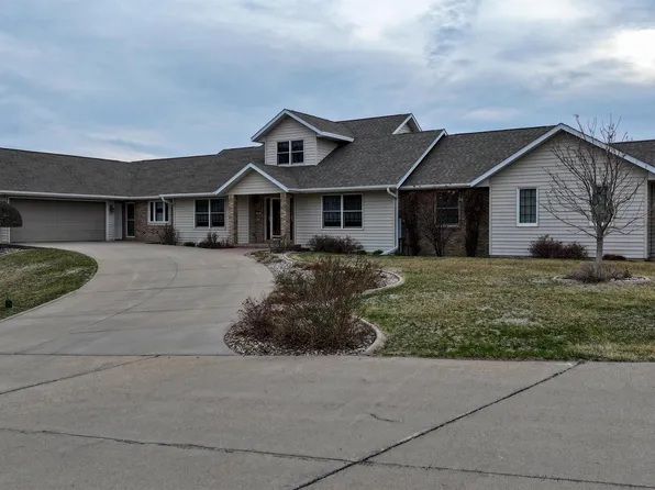 300 Calumet Cir, Yankton, SD 57078