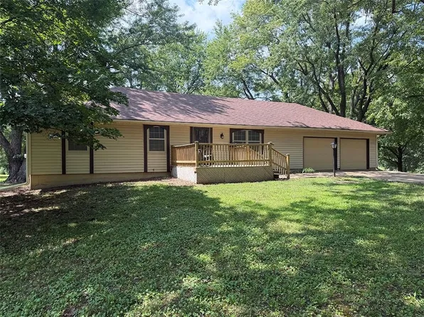 2414 N Hoover Rd, Buckner, MO 64016