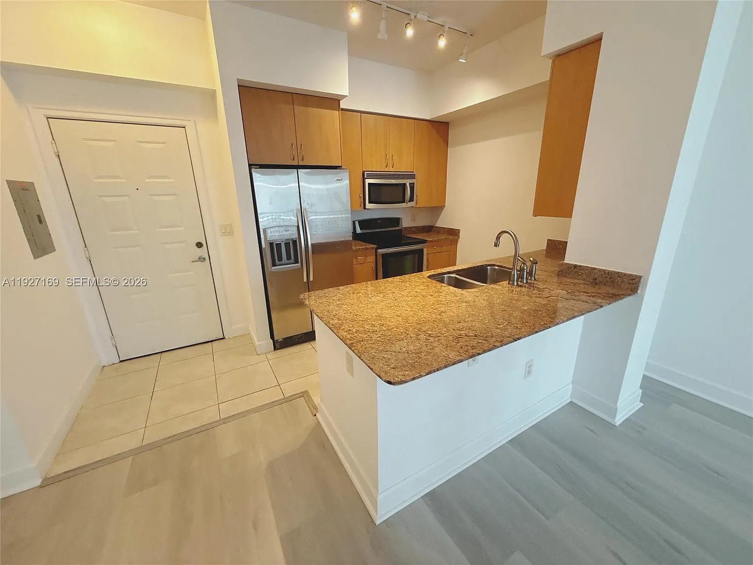 Radius Condo — Photo 2