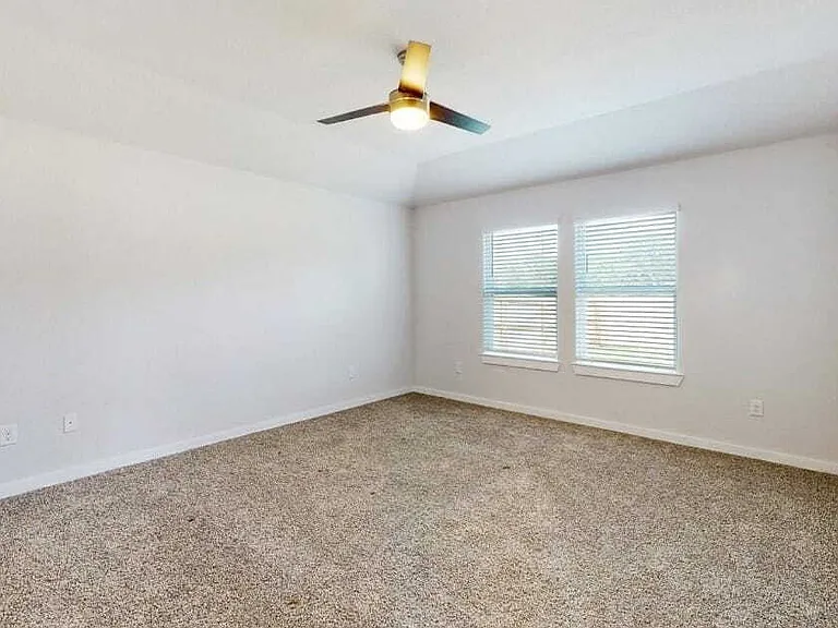 1010 Amistad Loop — Photo 5