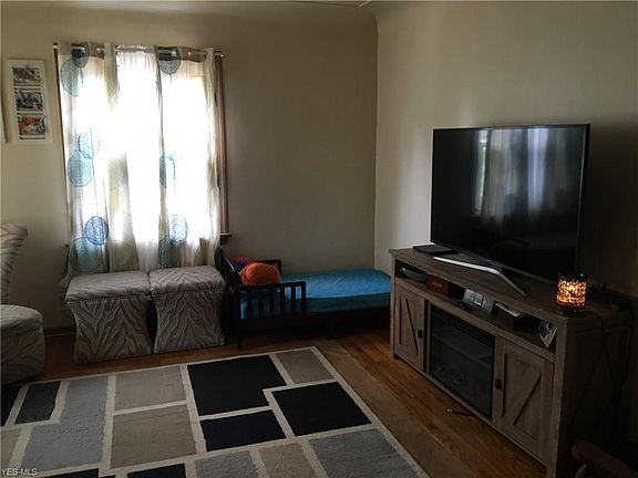 3rd image of 921 Minota Ave