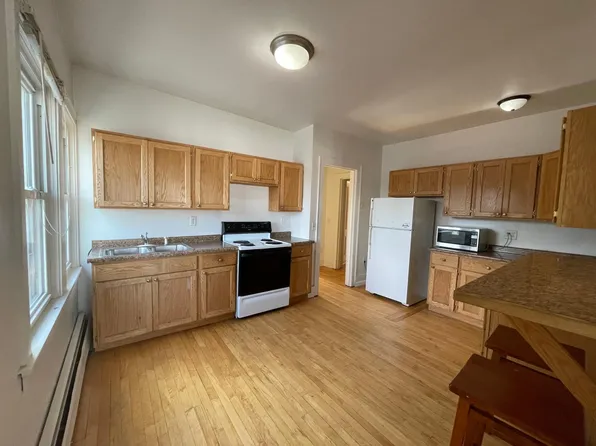 525 N 3rd St APT 1, Marquette, MI 49855