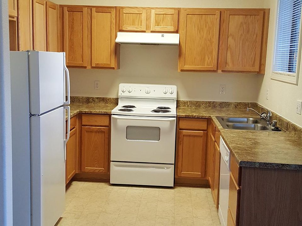 Kitchen, LED lights, hvac registers in the ceiling