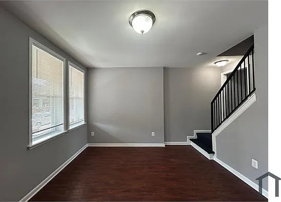4 bed, $2,800 — Photo 1
