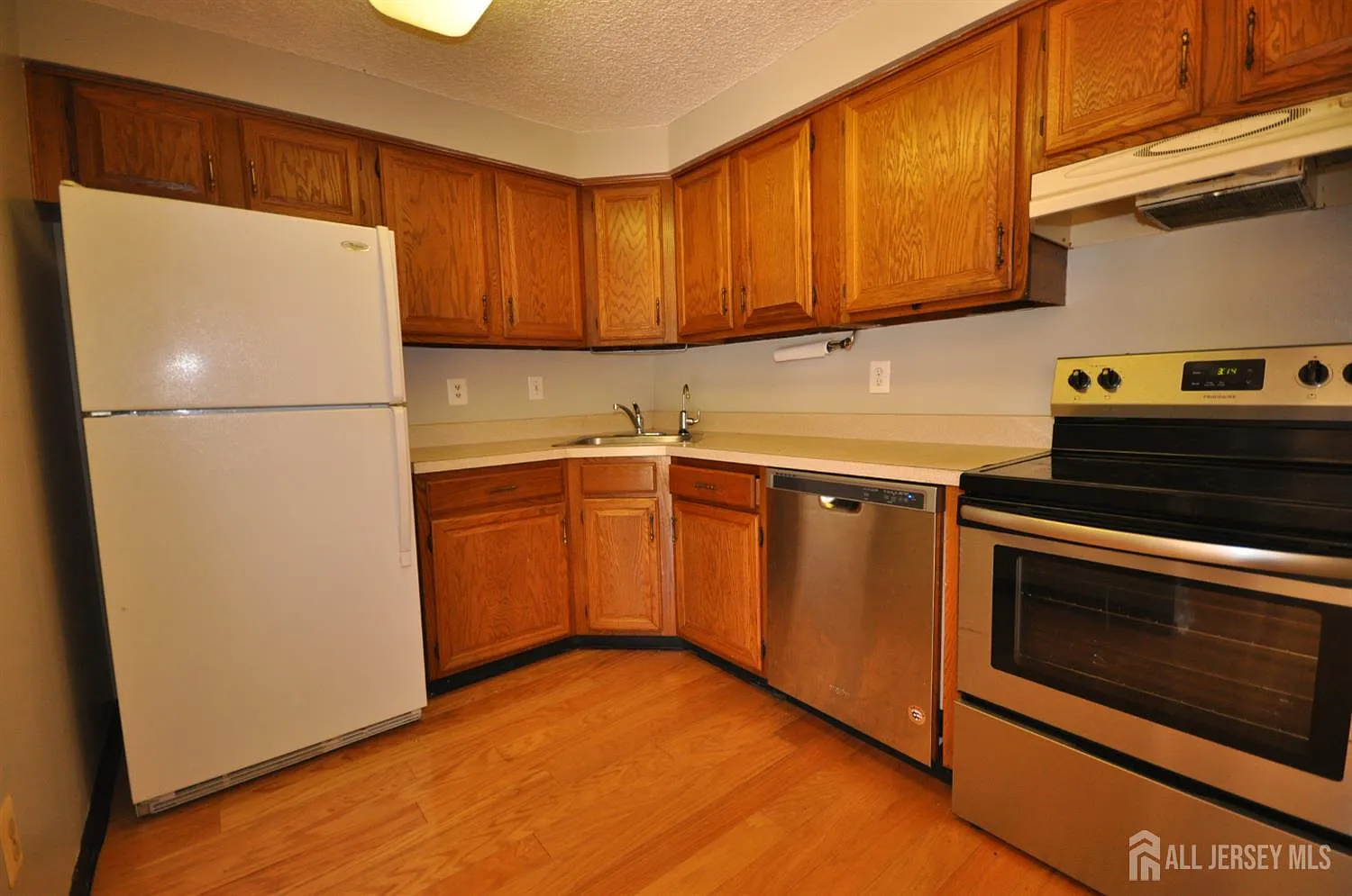 2 bed, 2.0 bath, $2,450 — Photo 3