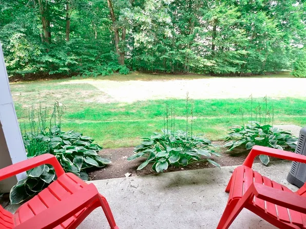 1602 Franklin Crossing Rd, Franklin, MA 02038