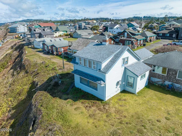 825 NW 1st St, Newport, OR 97365