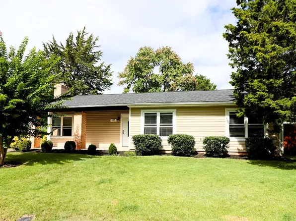 157 S Fox Rd, Sterling, VA 20164