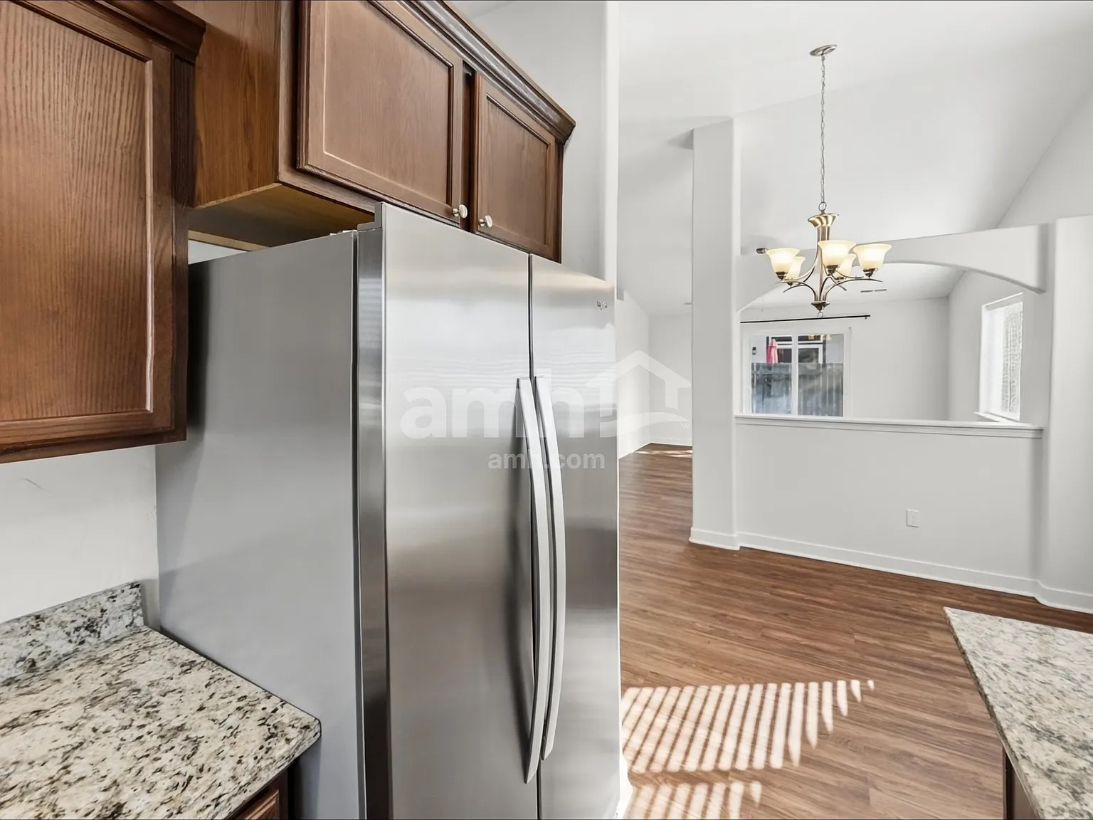 3 bed, 2.0 bath, 1244 sqft, $2,210 — Photo 4