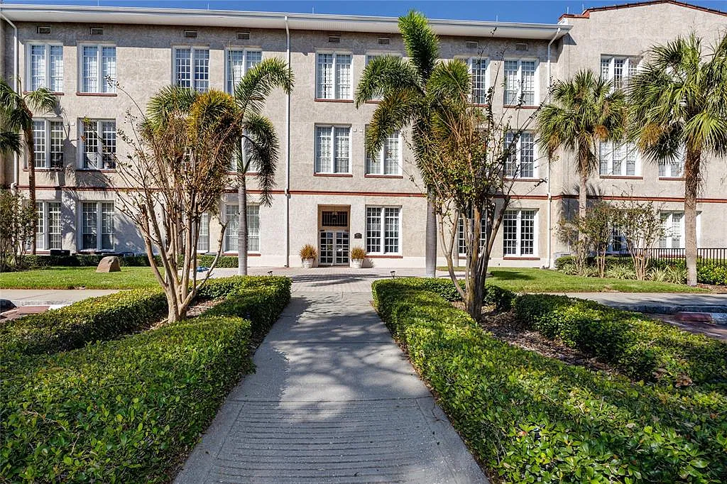 2 bed, 2.0 bath, 985 sqft, $2,800 — Photo 3