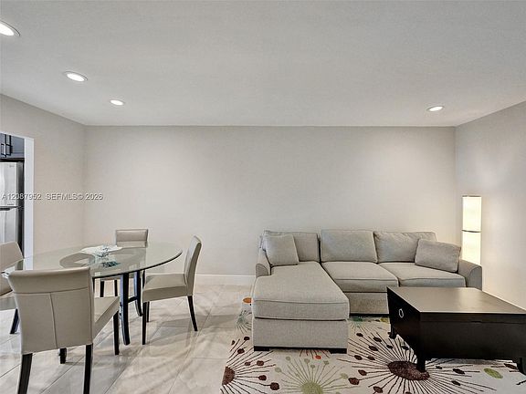 5th image of 207 Cape Cod Cir #207