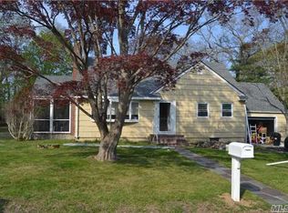 1 Fordham Rd, Shoreham, NY 11786