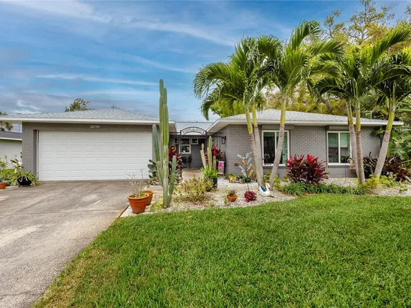 2856 Sunset Blvd, Belleair Bluffs, FL 33770