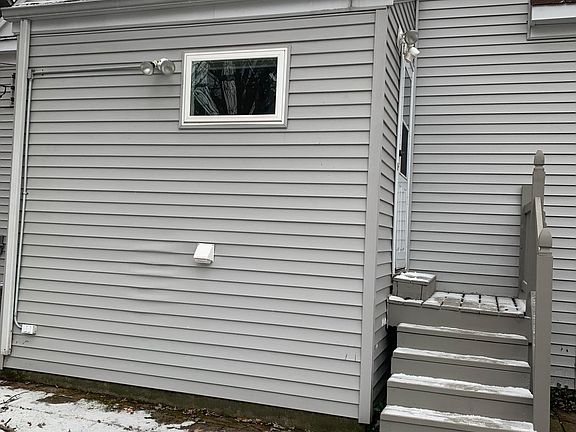 3rd image of 7024 Pine St