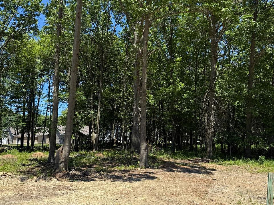 1st image of 48 Breezewood Ln