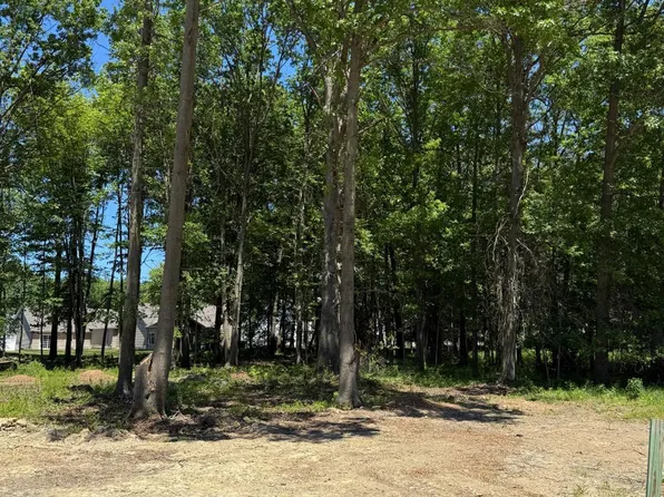 48 Breezewood Ln, Vermilion, OH 44089