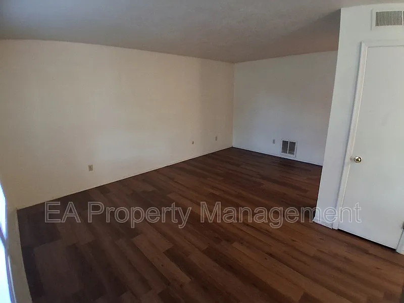 2 bed, 1.0 bath, 700 sqft, $945 — Photo 3