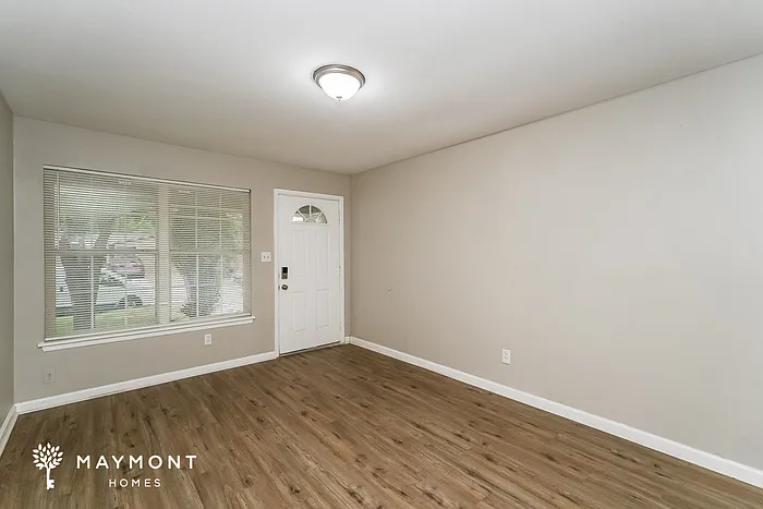 1105 De Ridder St — Photo 5