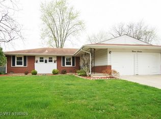 1216 Cypress Ln, Elk Grove Village, IL 60007
